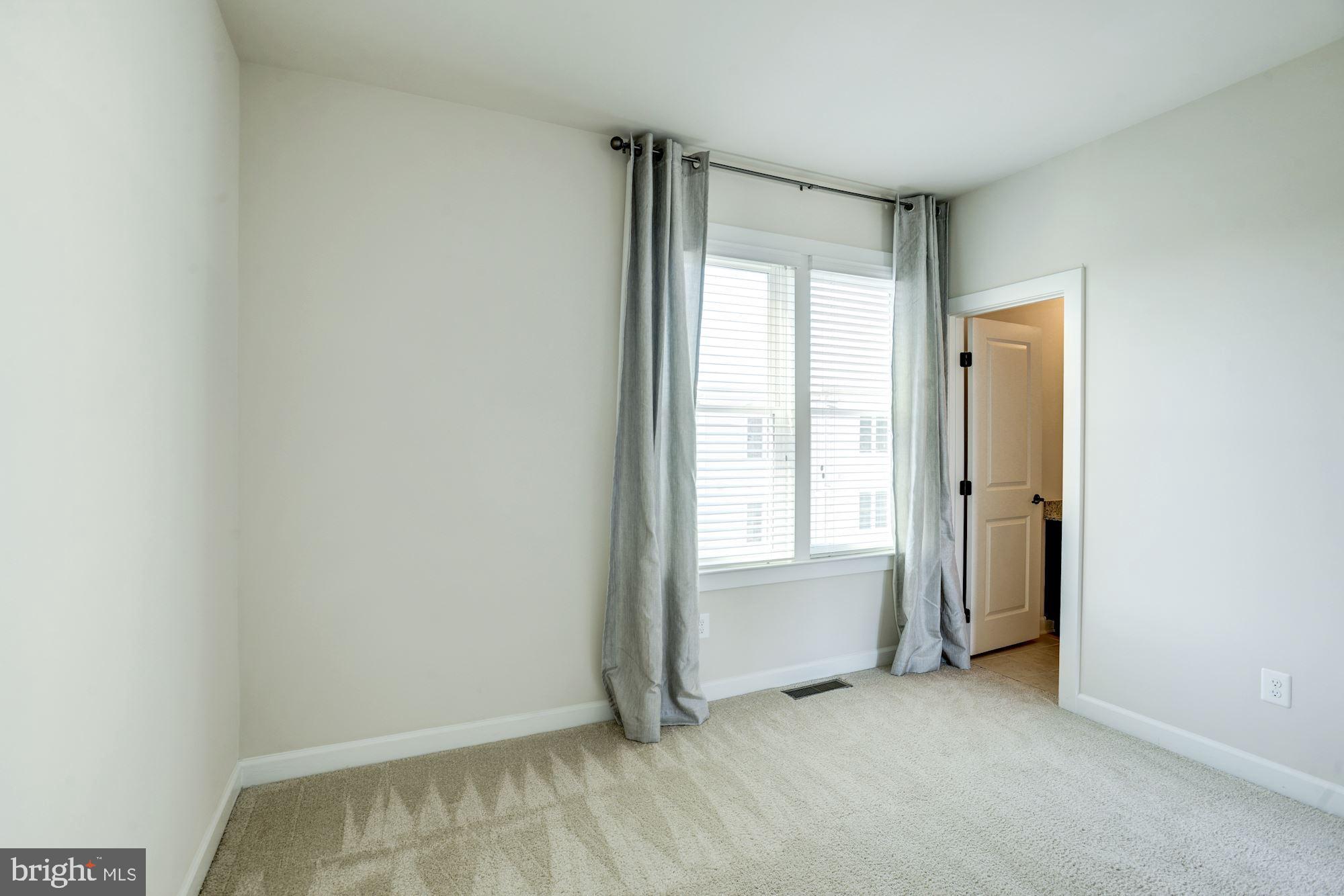 1140 South Glebe Road Arlington, VA 22204 - Photo 48 of 61 Top Floor Bedroom with Private Bath