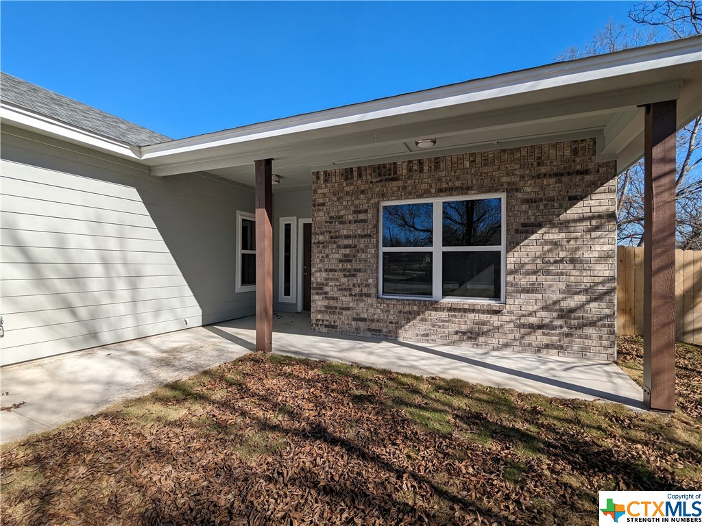 407 Gamel Street Lampasas, TX 76550 - Photo 3 of 20 a backyard of a house
