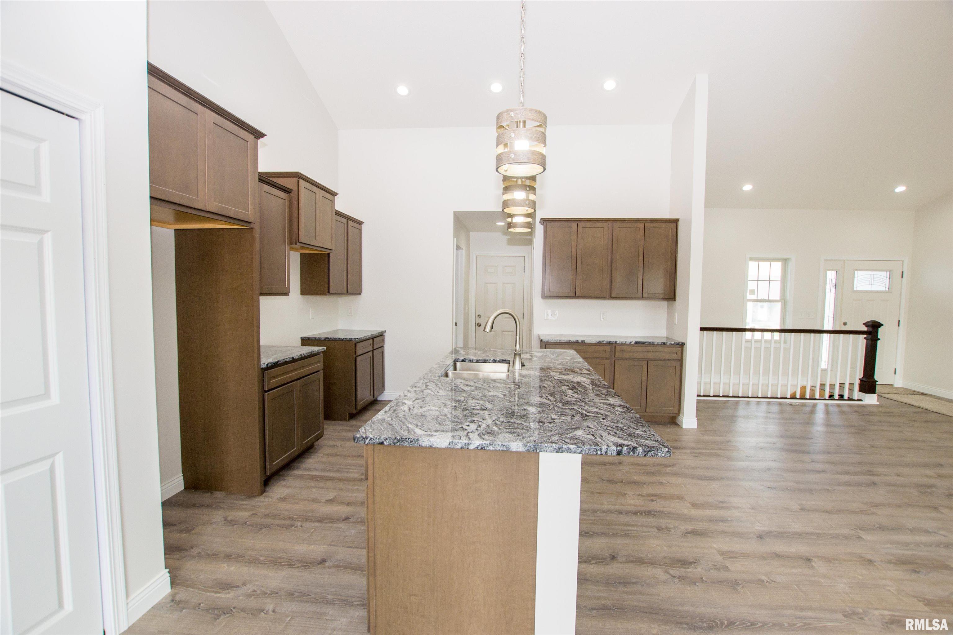 3548 Tower Court Clinton, IA 52732 - Photo 7 of 31 Gallery Image 7