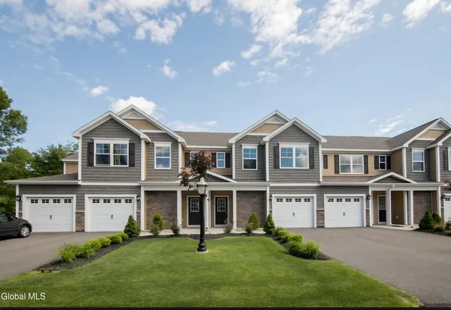 $2,800 | 15 Clarice Lane, Colonie, NY 12047