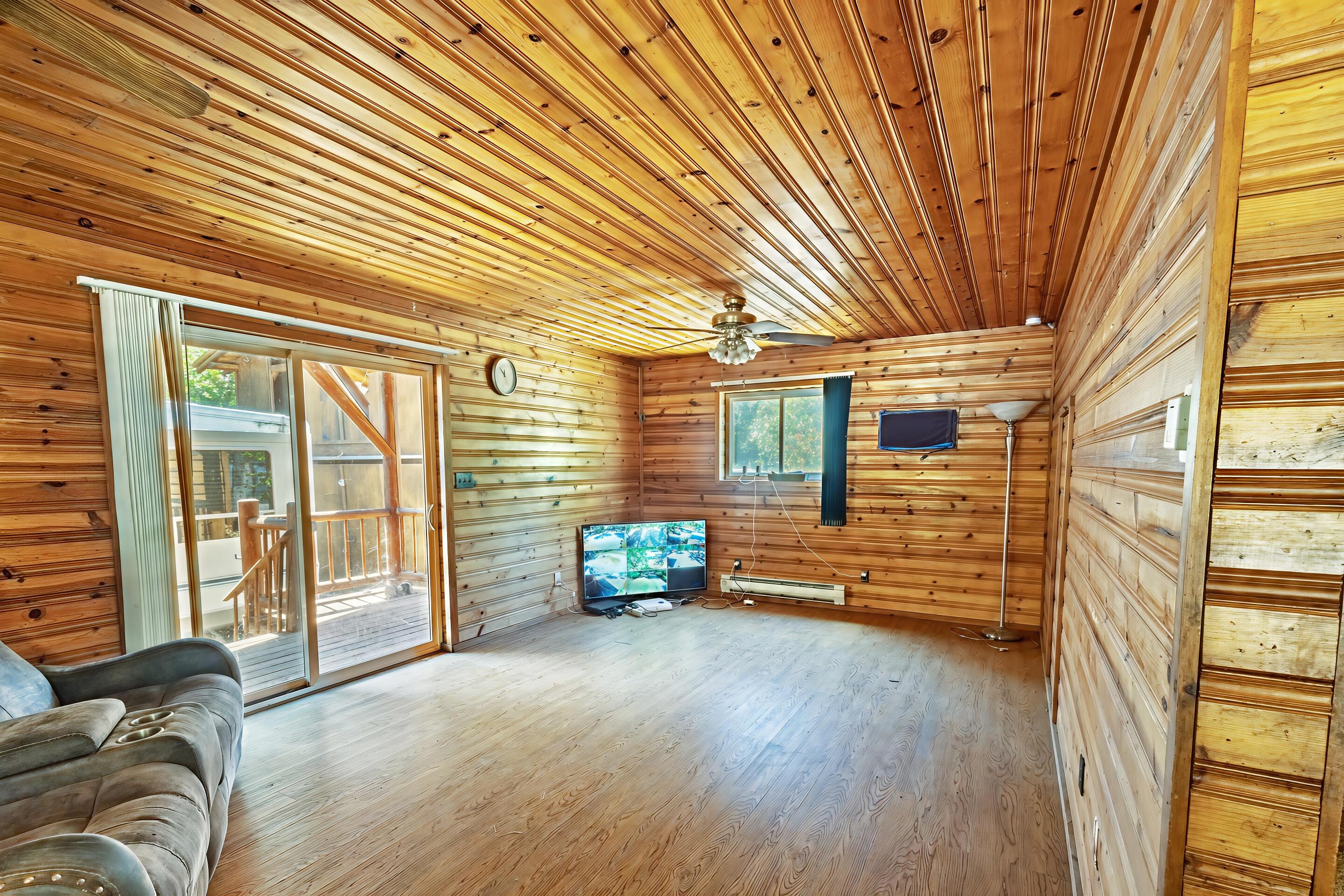 7354 Takilma Road Cave Junction, OR 97523 - Photo 6 of 30 living room