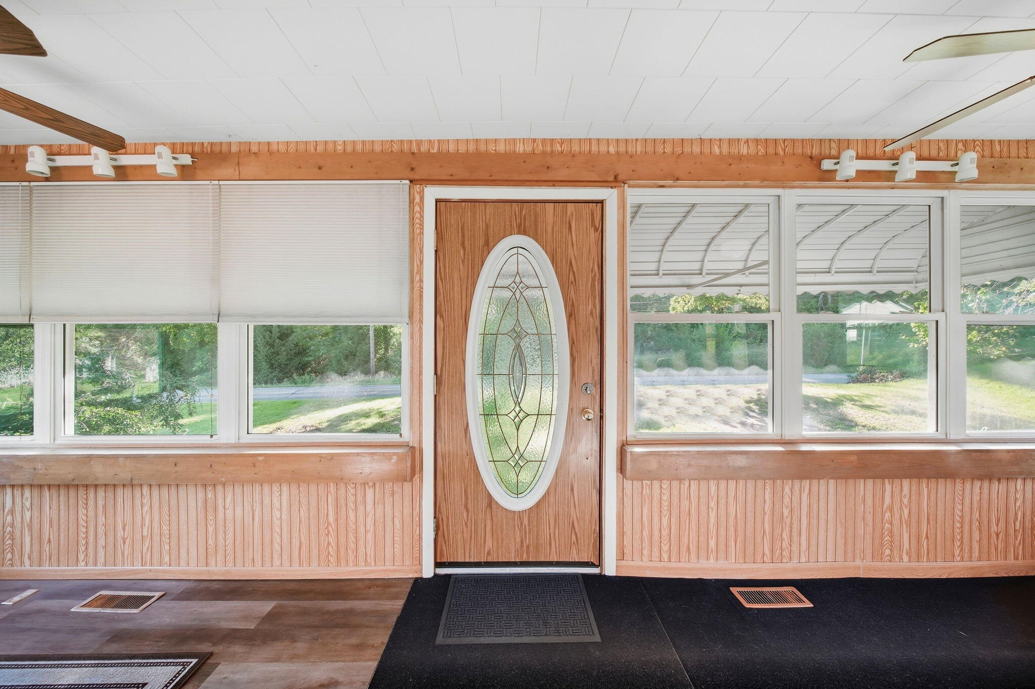 714 South Sutton Road Jackson, MI 49203 - Photo 2 of 35 6-web-or-mls-DSC08335
