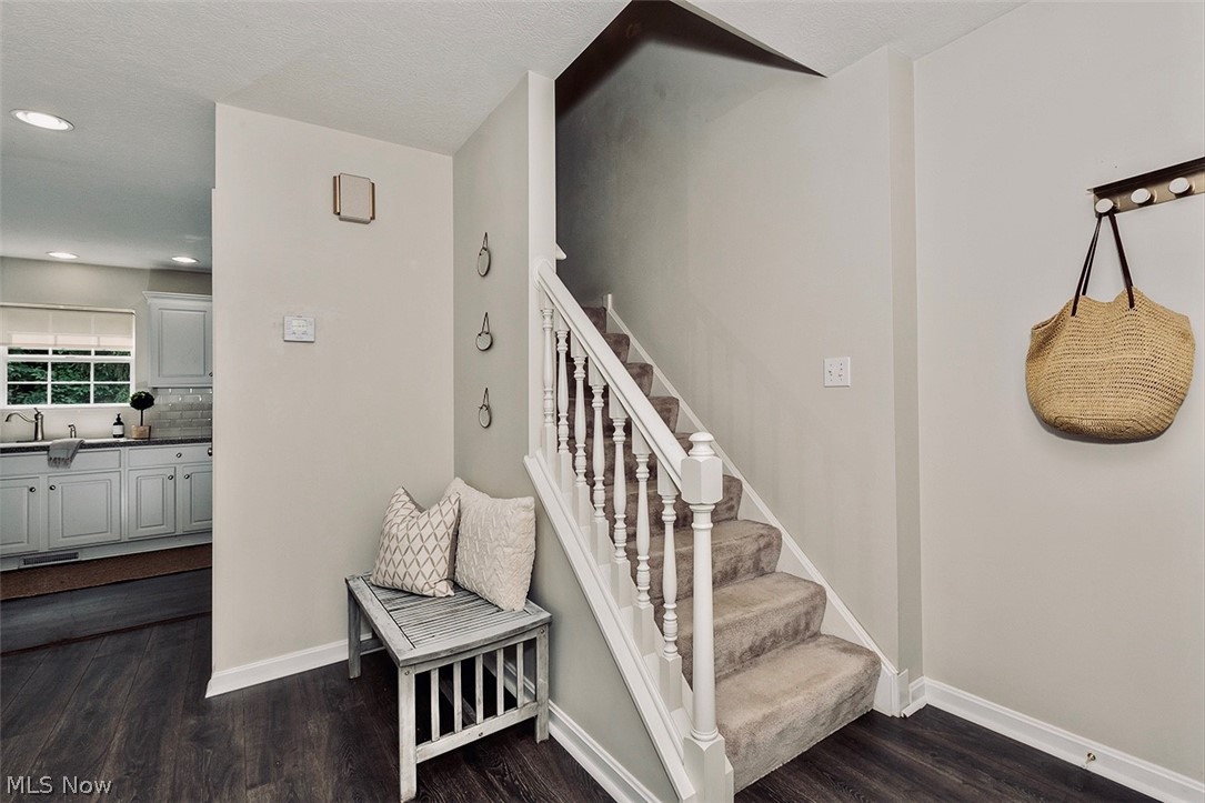 5232 Edenhurst Road Cleveland, OH 44124 - Photo 7 of 30