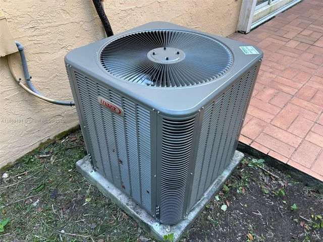 a view of a back yard