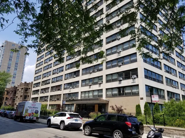 $1,810 | 4180 North Marine Drive, Unit 1207, Chicago, IL 60613