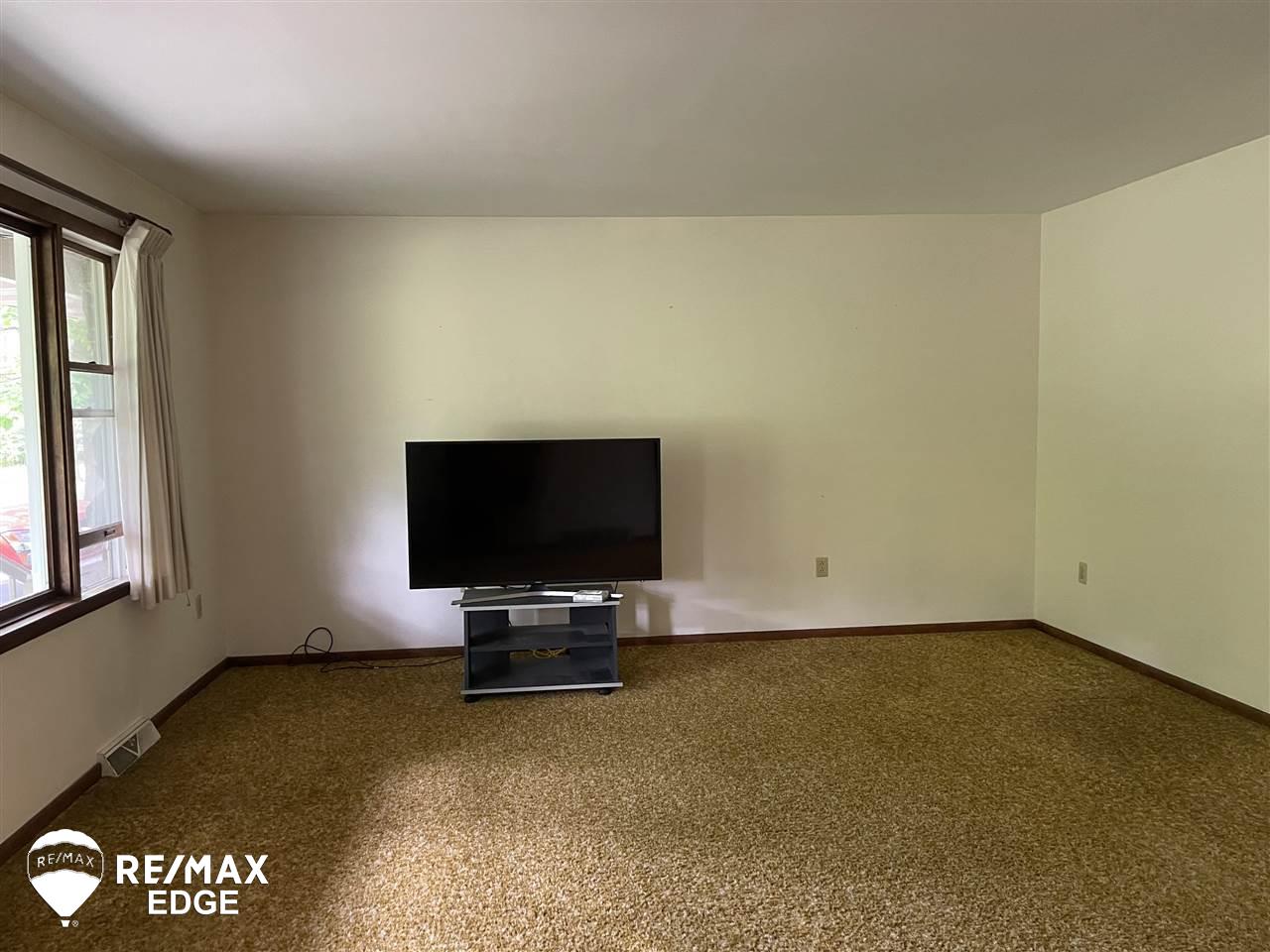 4800 Waltan Road Vassar, MI 48768 - Photo 4 of 32 50044185-3.JPG
