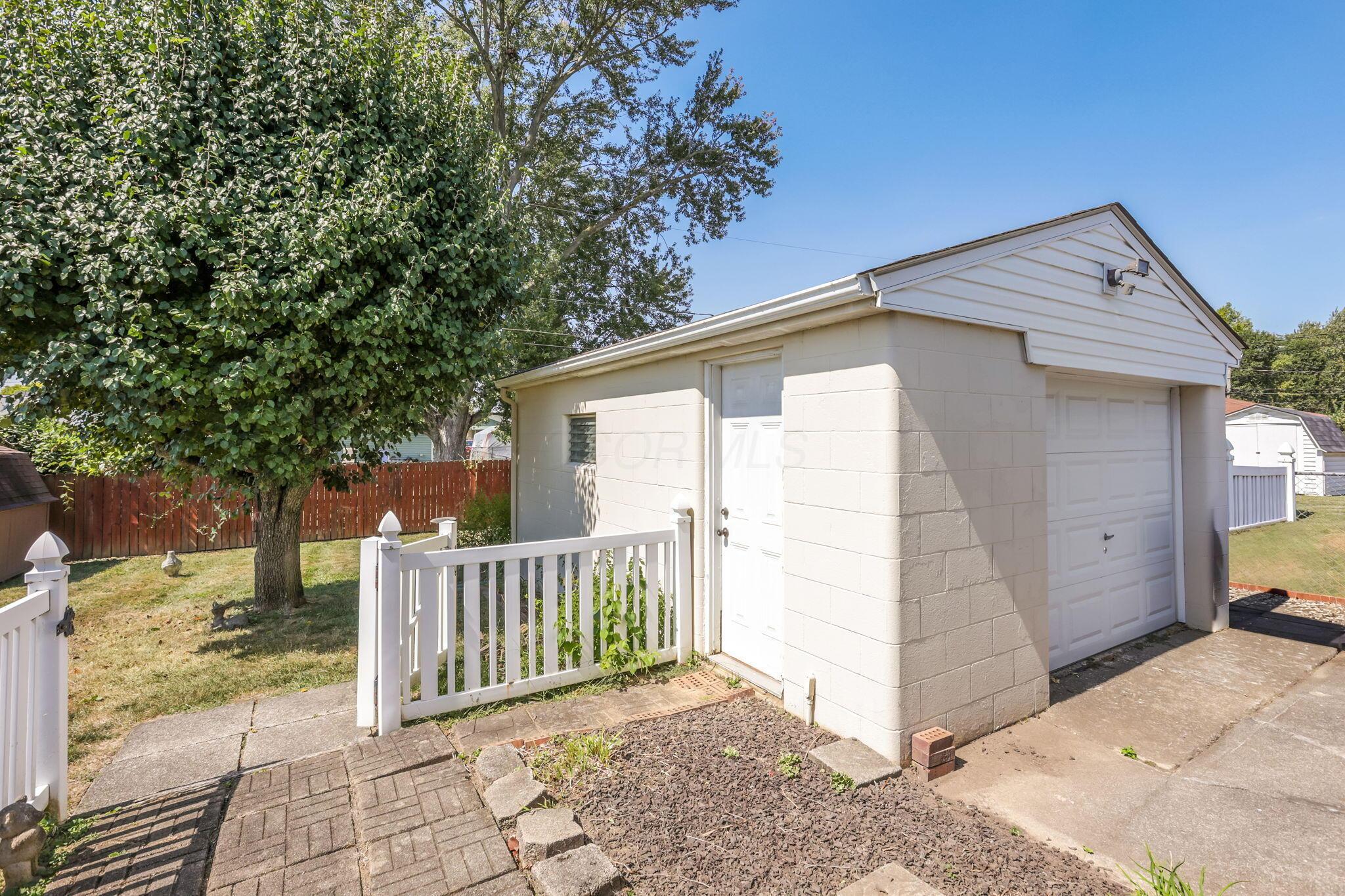 3927 Frazier Road East Columbus, OH 43207 - Photo 36 of 40 38-web-or-mls-0D3A4412