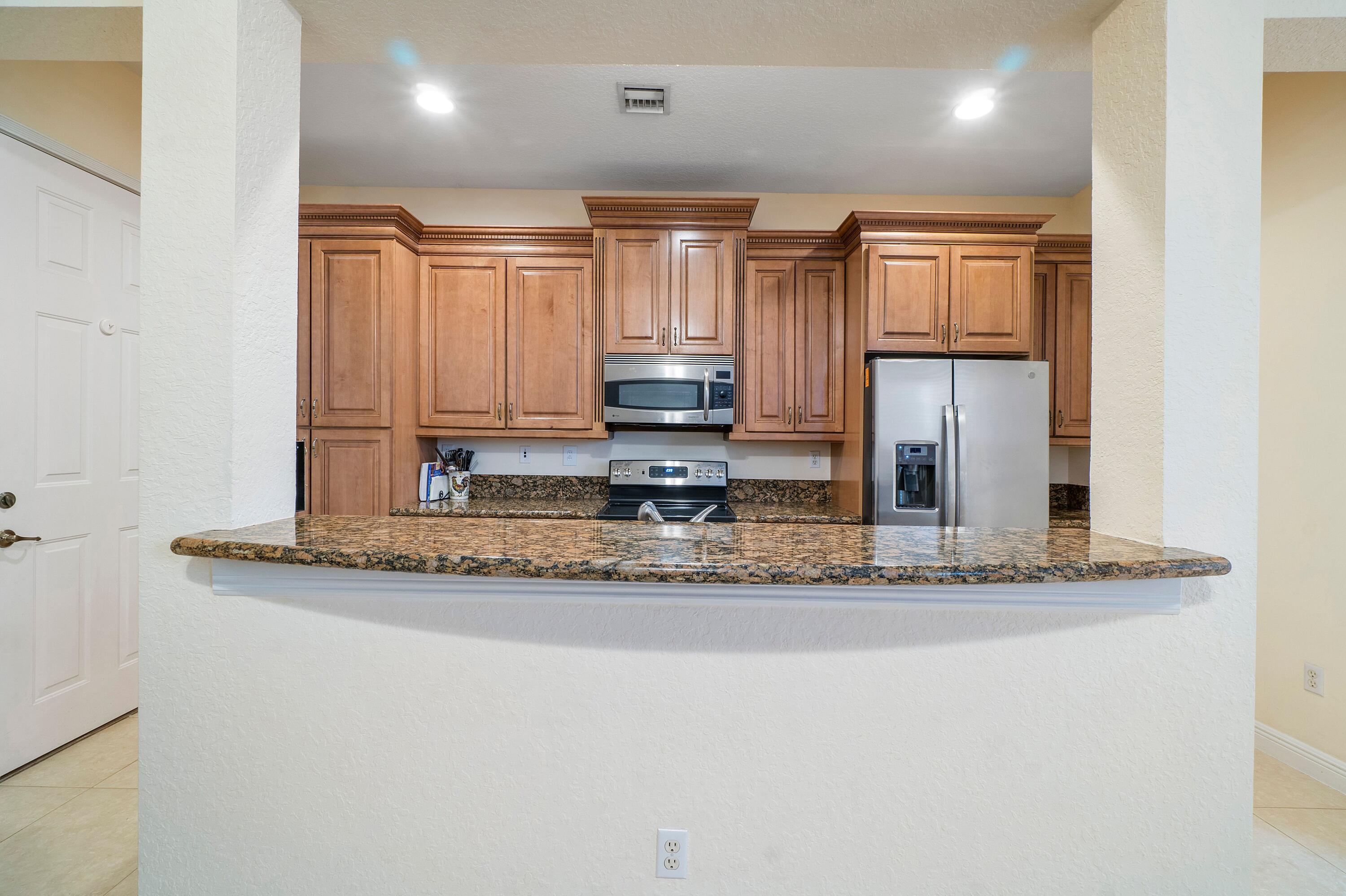 8332 Northwest 7th Court Boca Raton, FL 33487 - Photo 5 of 23 5LjI5Evo