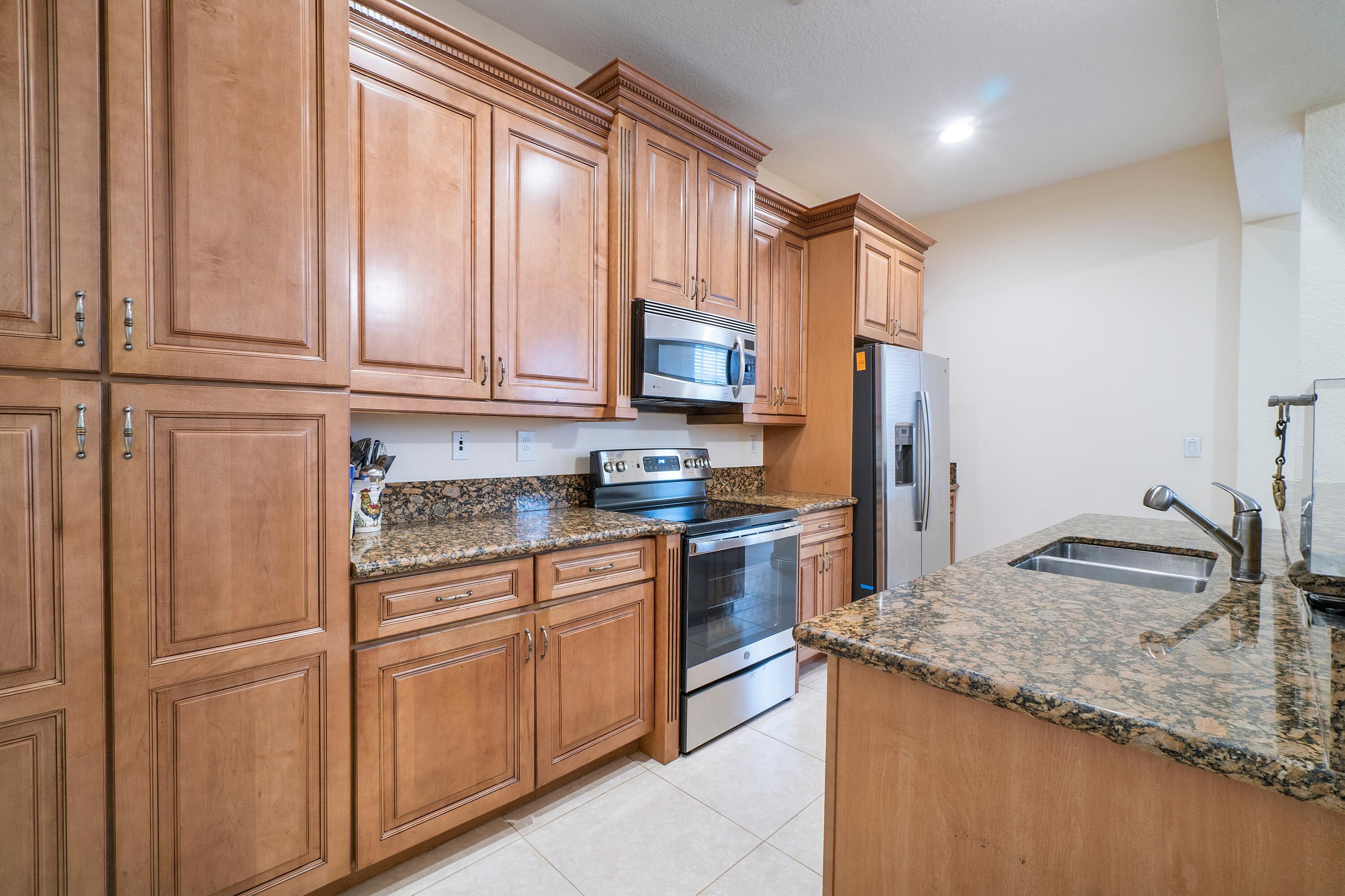 8332 Northwest 7th Court Boca Raton, FL 33487 - Photo 6 of 23 chkhAmEk