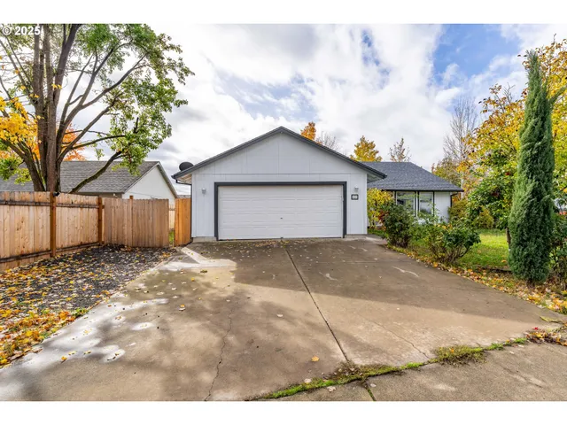 $369,000 | 468 Merlee Circle, Eagle Point, OR 97524