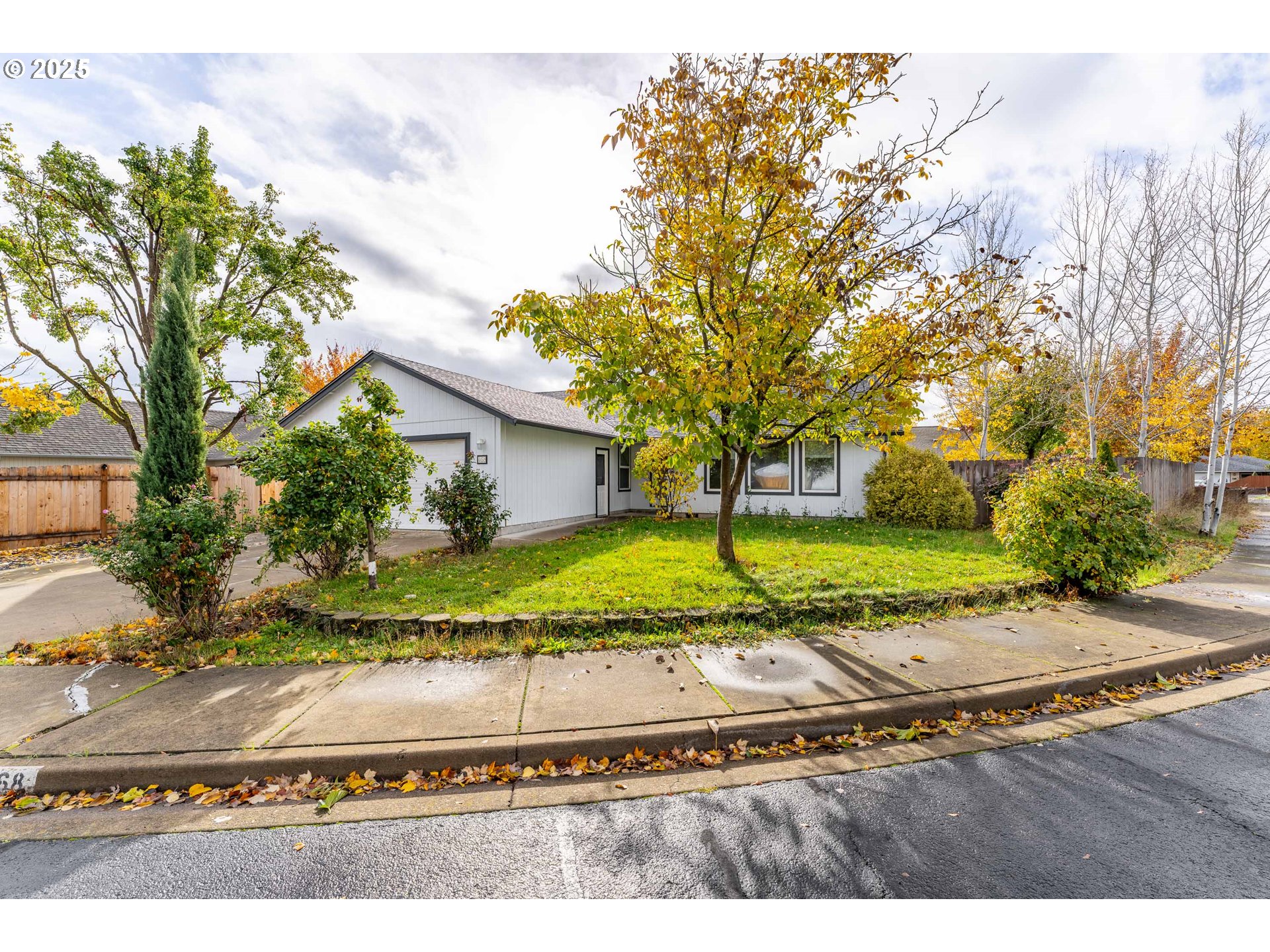 468 Merlee Circle Eagle Point, OR 97524 - Photo 2 of 26