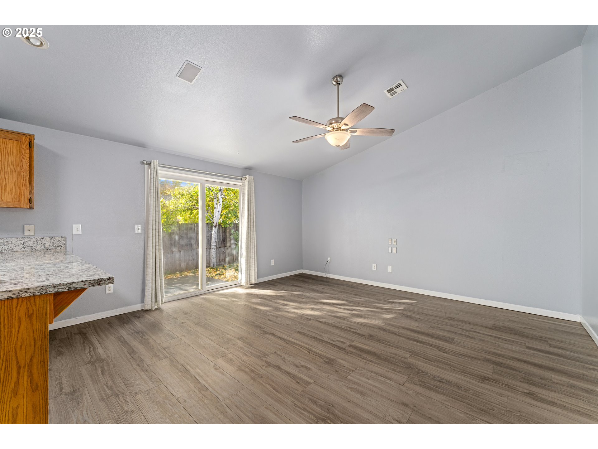 468 Merlee Circle Eagle Point, OR 97524 - Photo 6 of 26