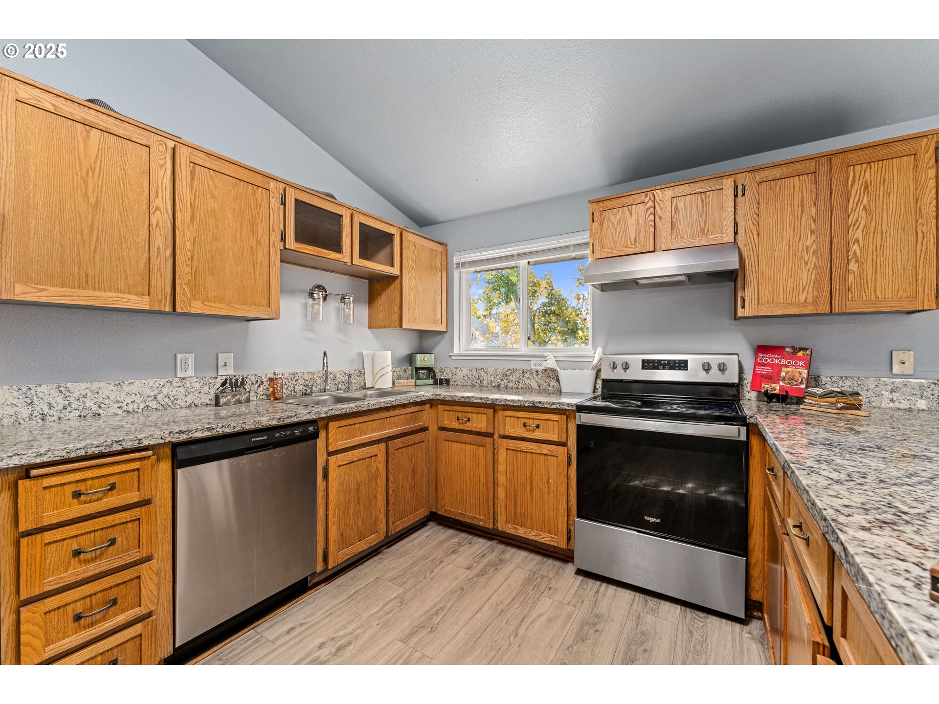 468 Merlee Circle Eagle Point, OR 97524 - Photo 8 of 26