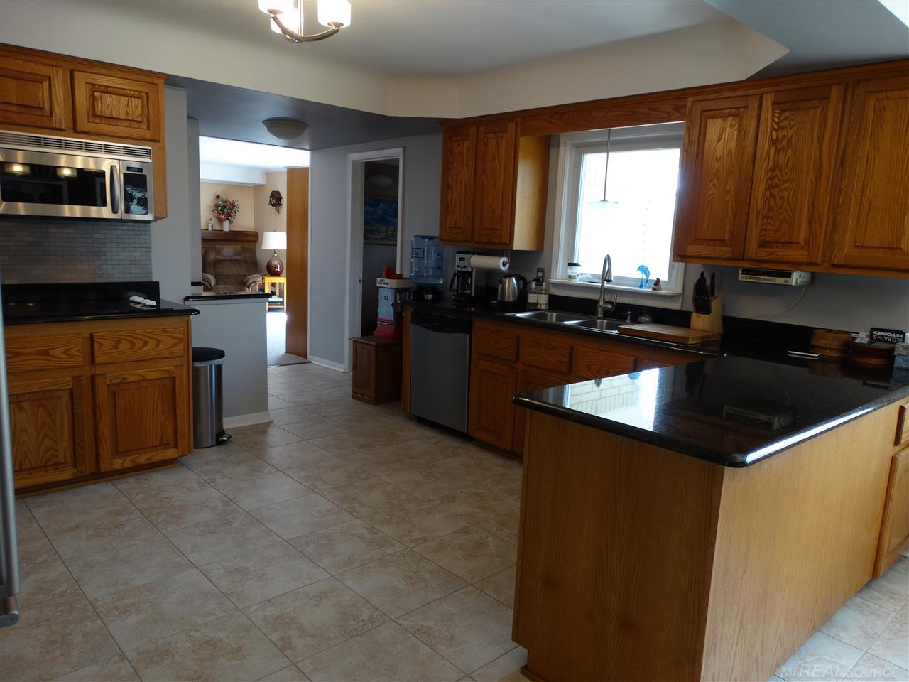625 Ridgewood Road Rochester, MI 48306 - Photo 5 of 32