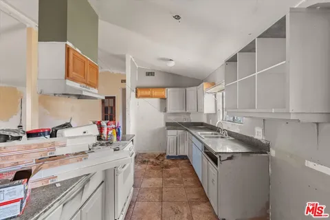 $649,000 | 13770 Sproule Avenue, Sylmar, CA 91342