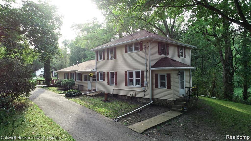 9228 Hartland Road Fenton, MI 48430 - Photo 1 of 38