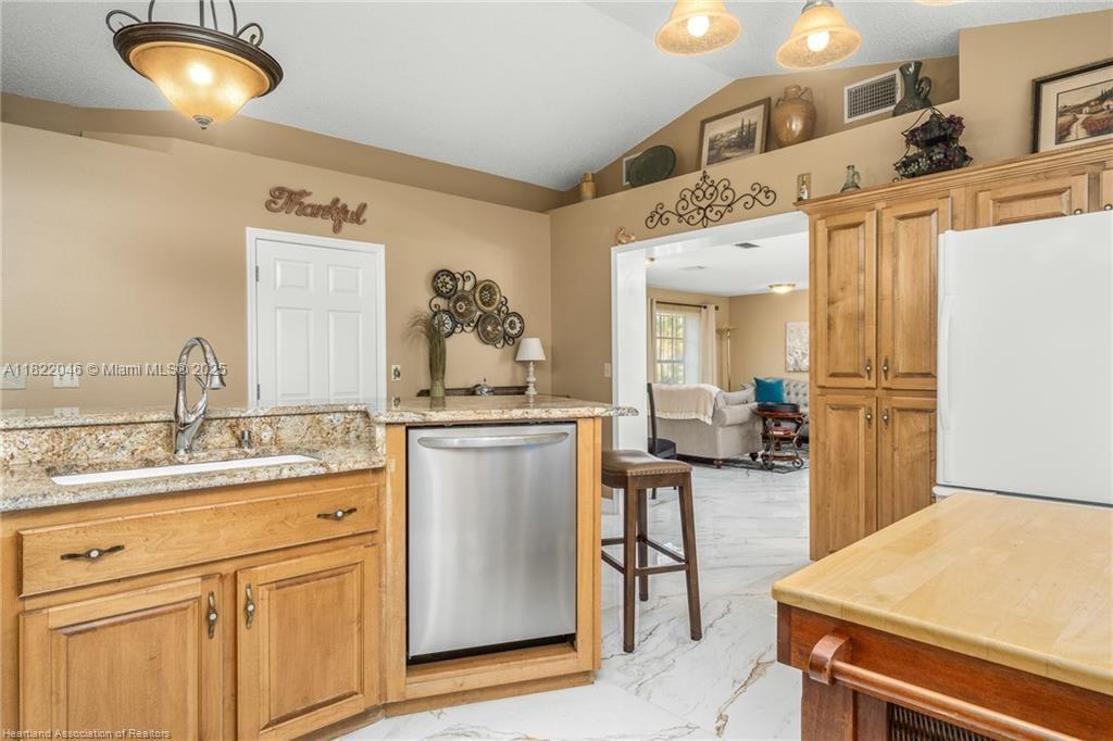 479 E Street Zolfo Springs, FL 33890 - Photo 12 of 50 a room with sink and mirror