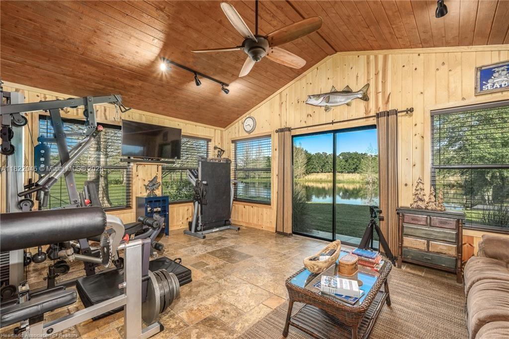 479 E Street Zolfo Springs, FL 33890 - Photo 28 of 50 a room with furniture