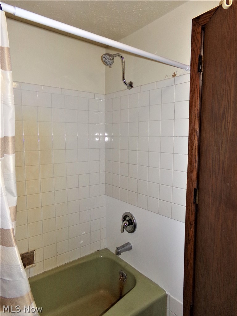 3680 Ranfield Road Kent, OH 44240 - Photo 18 of 31 Second floor bath