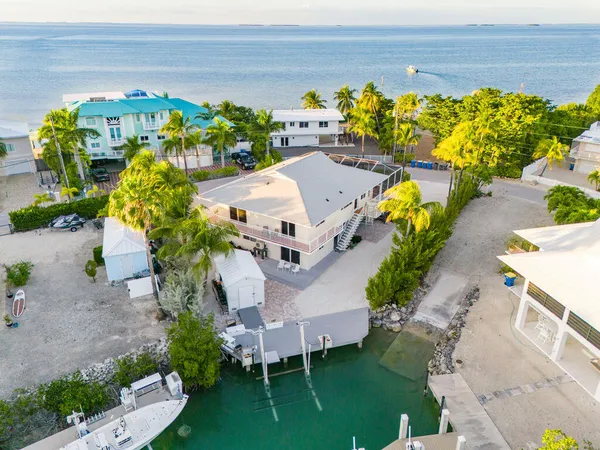 $2,495,000 | 439 Palm Drive, Islamorada, FL 33036