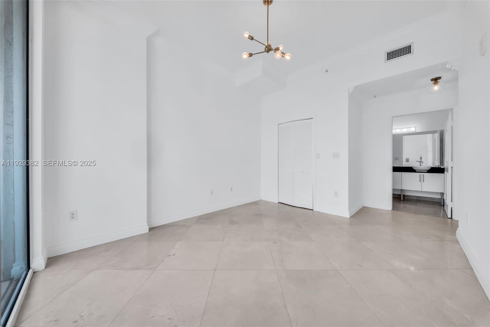 31 Southeast 5th Street, Unit 4314 Miami, FL 33131 - Photo 12 of 40 an empty room with a bathroom and a sink