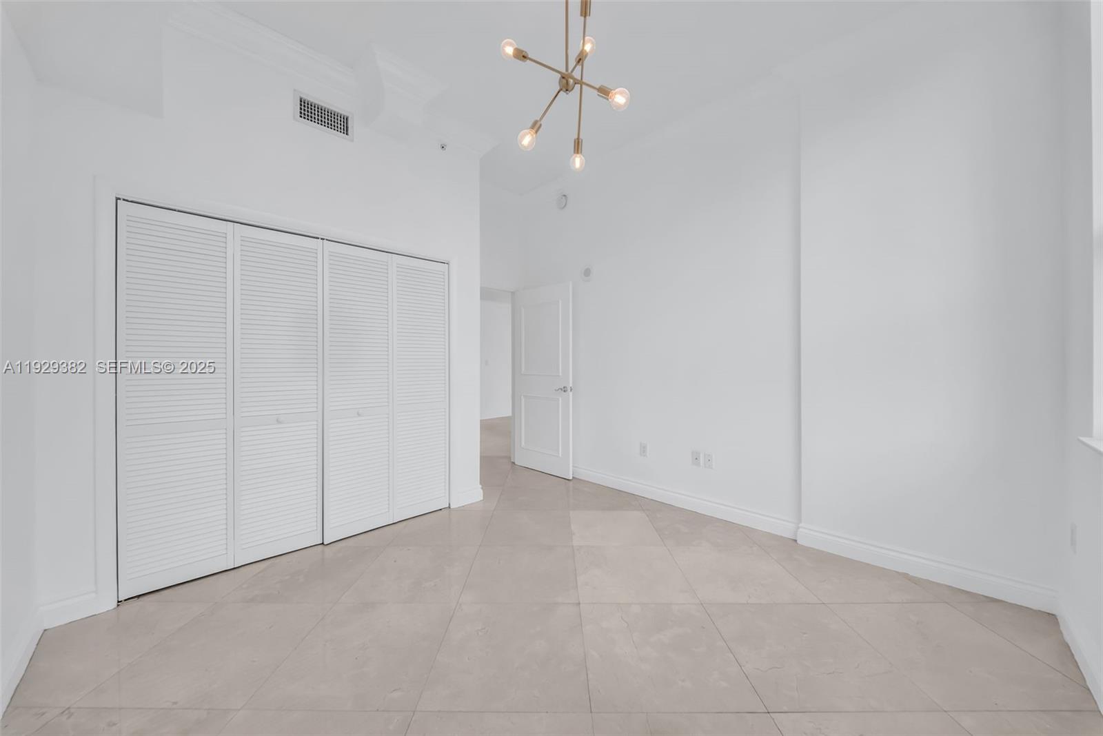 31 Southeast 5th Street, Unit 4314 Miami, FL 33131 - Photo 20 of 40 a view of an empty room