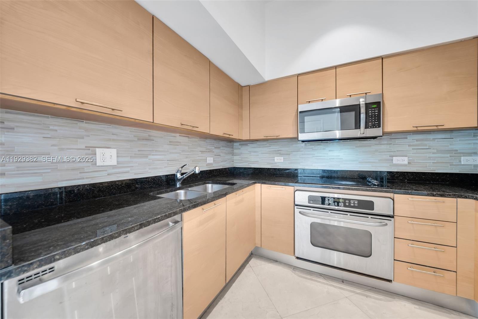 31 Southeast 5th Street, Unit 4314 Miami, FL 33131 - Photo 10 of 40 a kitchen with granite countertop cabinets stainless steel appliances and a counter space