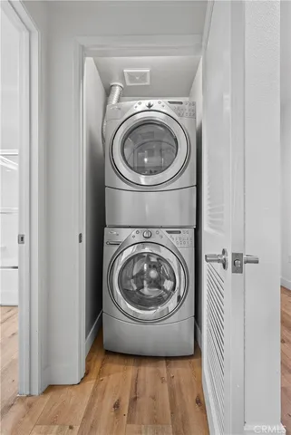 a view of a bedroom with washer and dryer