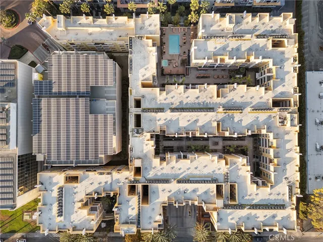 $3,450 | 21301 Erwin Street, Unit 206, Woodland Hills, CA 91367