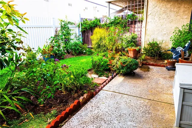 $680,000 | 2125 Temple Avenue, Signal Hill, CA 90755