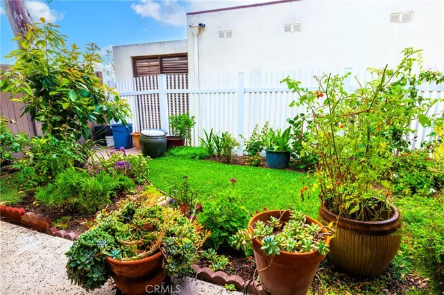 $680,000 | 2125 Temple Avenue, Signal Hill, CA 90755