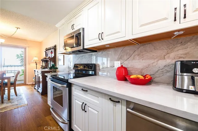 $680,000 | 2125 Temple Avenue, Signal Hill, CA 90755