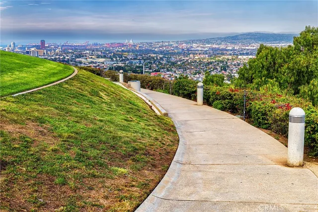 $680,000 | 2125 Temple Avenue, Signal Hill, CA 90755