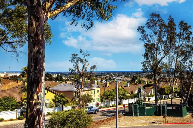 $680,000 | 2125 Temple Avenue, Signal Hill, CA 90755