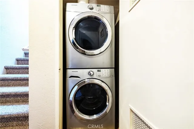 $680,000 | 2125 Temple Avenue, Signal Hill, CA 90755