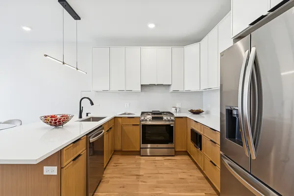 $445,000 | 4208 South Calumet Avenue, Unit 201, Chicago, IL 60653