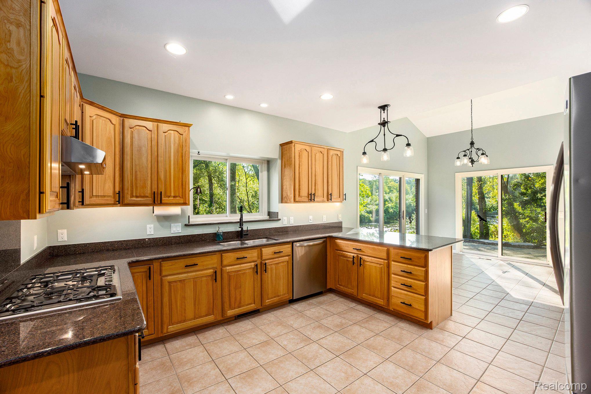 1460 Kentfield Drive Rochester, MI 48307 - Photo 11 of 46 Gallery Image 11
