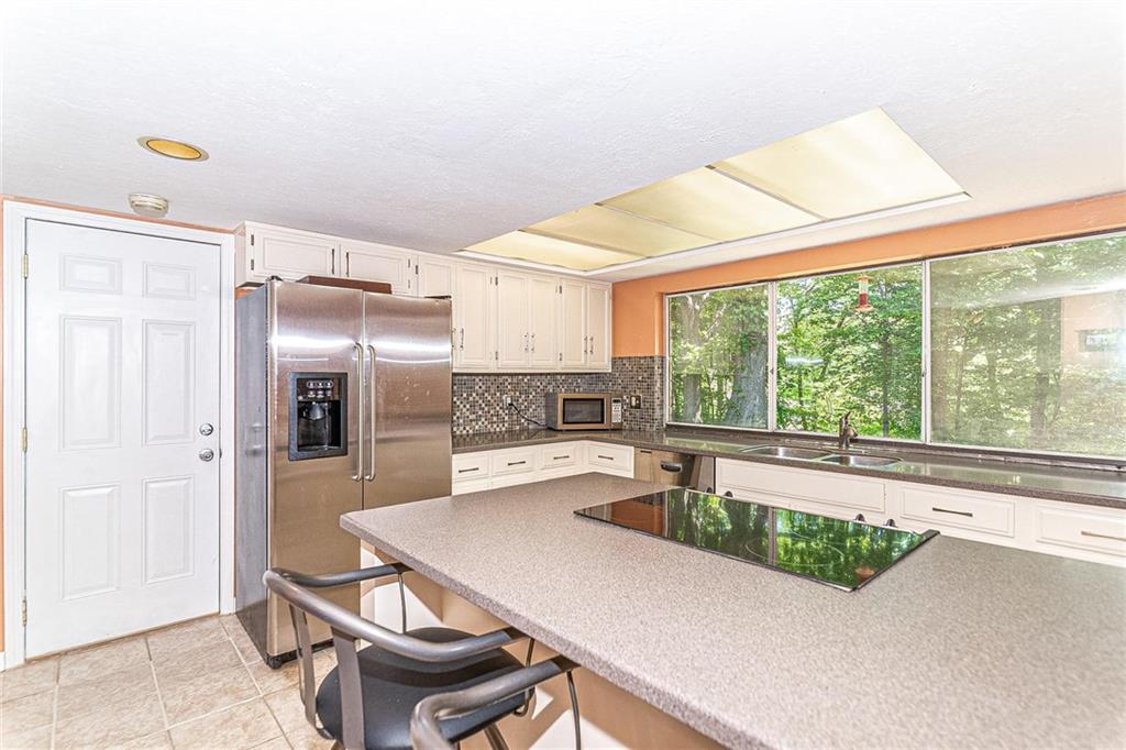 8201 Taunton Road Indianapolis, IN 46260 - Photo 14 of 32 Gallery Image 14