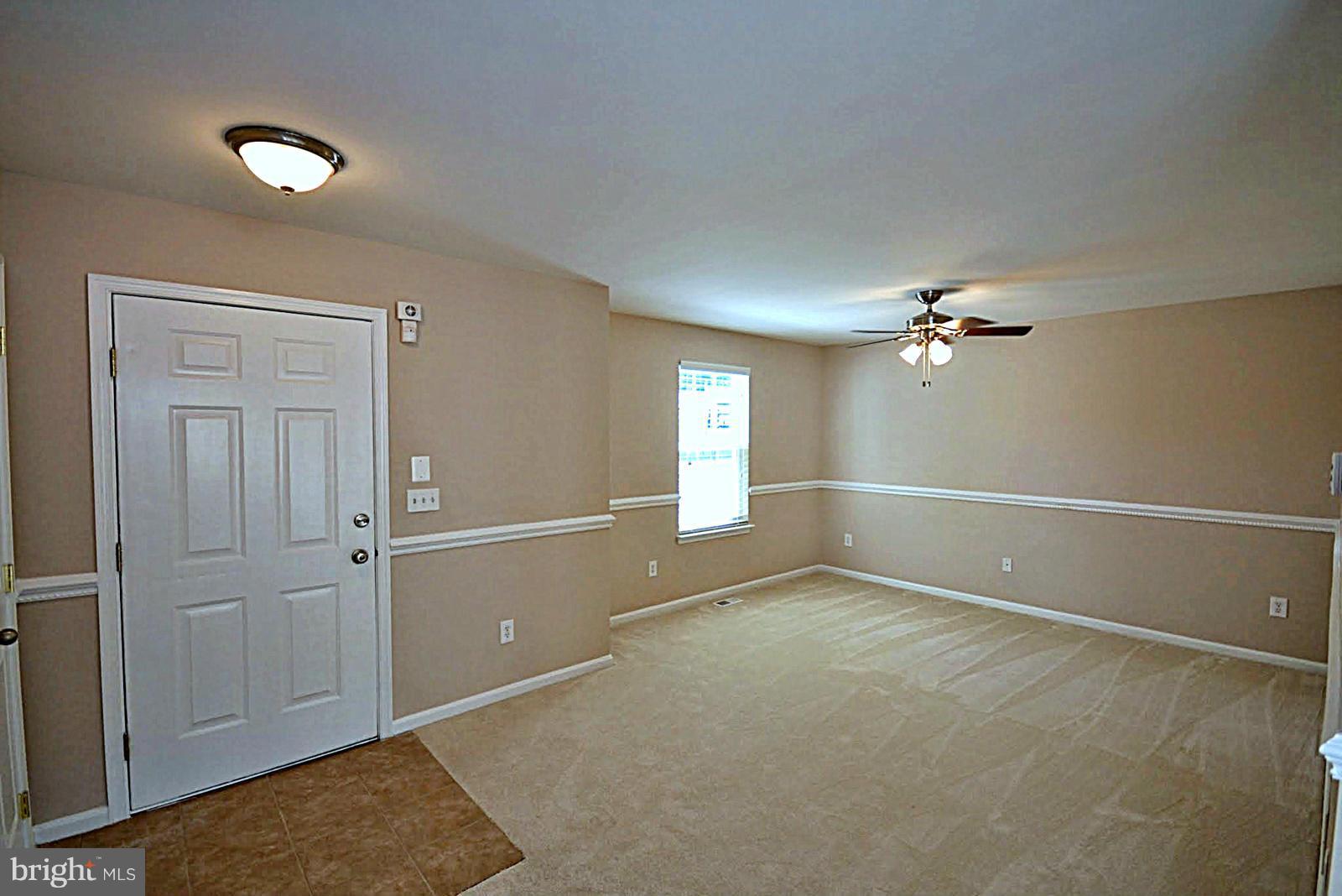 7846 Camp Road Pasadena, MD 21122 - Photo 4 of 16 Interior (General)