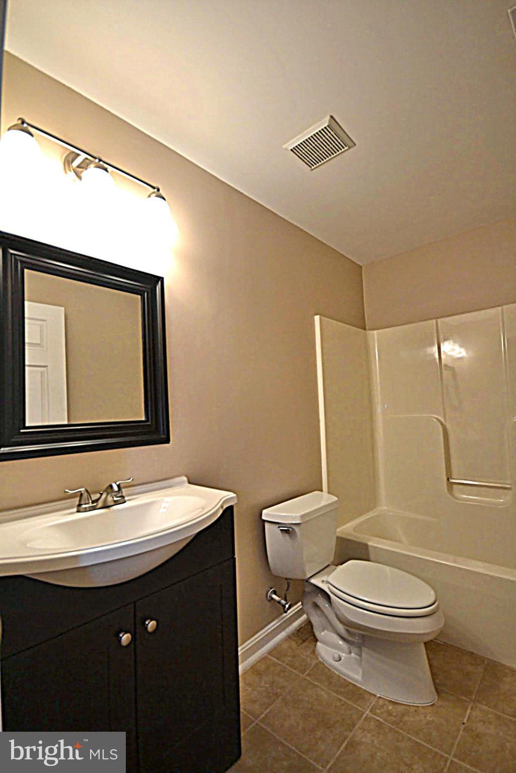 7846 Camp Road Pasadena, MD 21122 - Photo 7 of 16 Bath