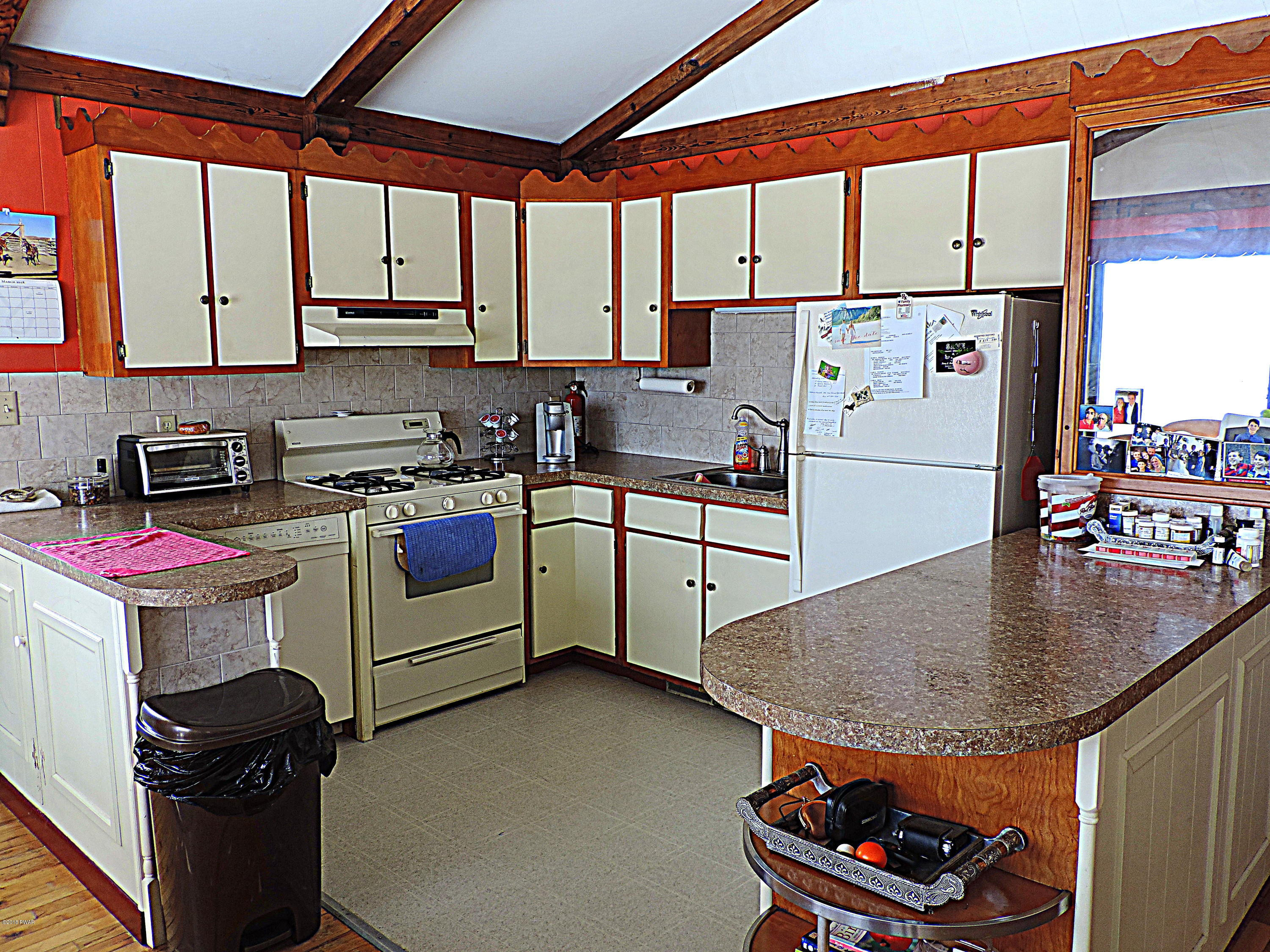 441 Huckleberry Road Newfoundland, PA 18445 - Photo 3 of 58