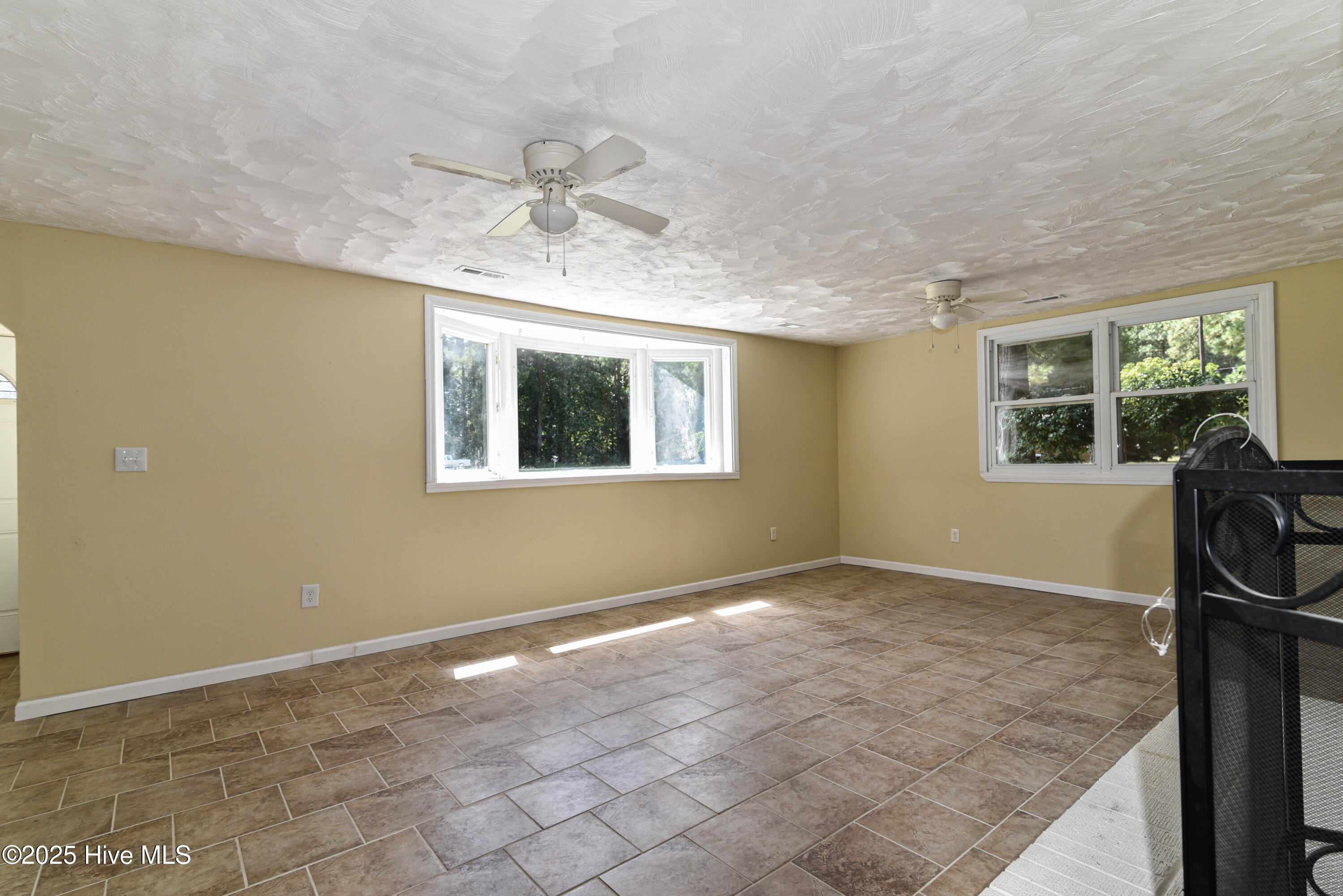 159 4th Avenue Hertford, NC 27944 - Photo 8 of 46 DSC_1087