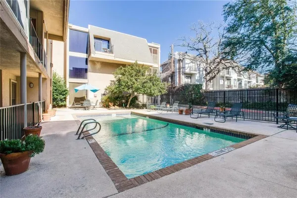 $1,700 | 4044 Buena Vista Street, Unit 220, Dallas, TX 75204