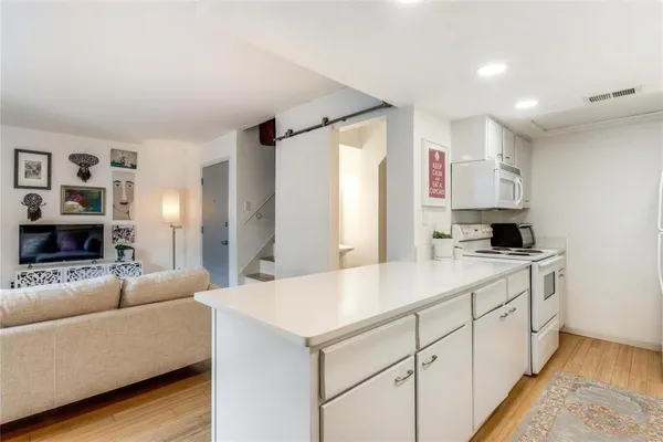 $1,700 | 4044 Buena Vista Street, Unit 220, Dallas, TX 75204