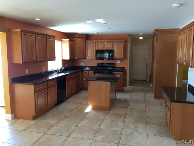 4789 North Cypress Road Walnutport, PA 18088 - Photo 4 of 14 Gallery Image 4