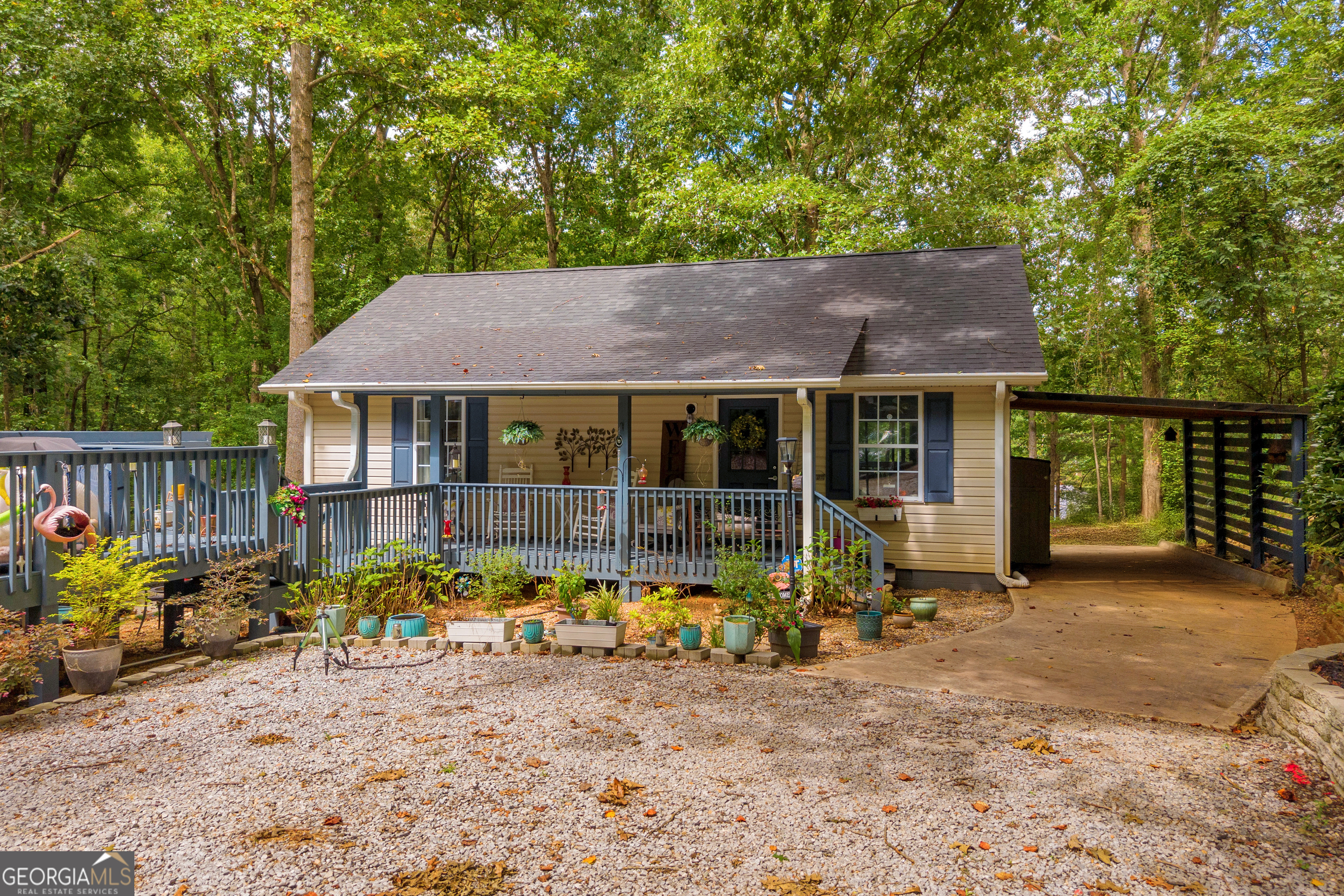 26 Chief Lane Hartwell, GA 30643 - Photo 54 of 65 a front view of a house with garden