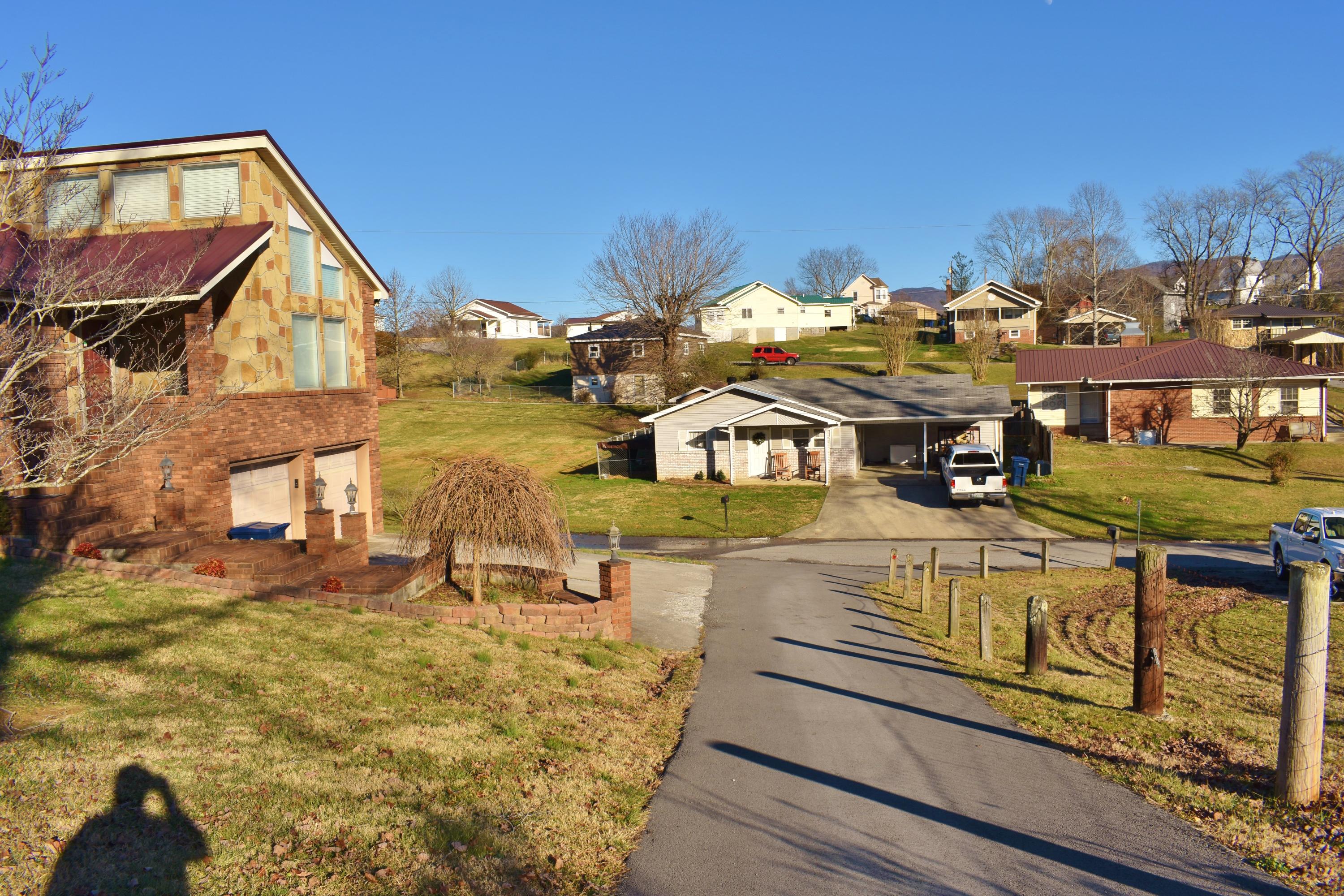 503 Wildwood Road Middlesboro, KY 40965 - Photo 3 of 33 DSC_0010