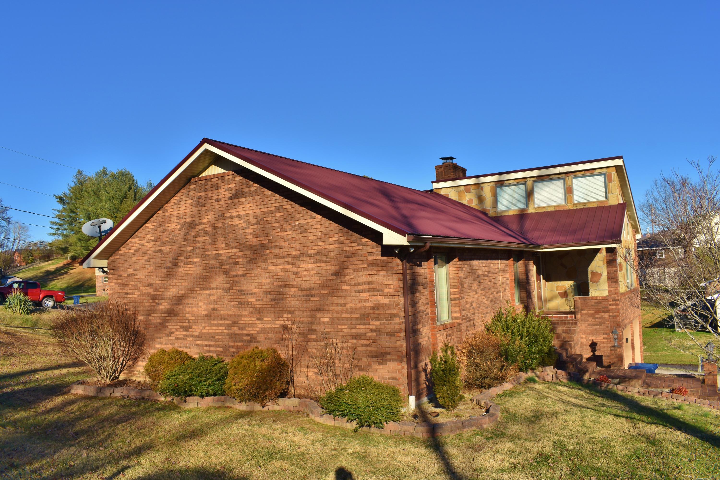503 Wildwood Road Middlesboro, KY 40965 - Photo 4 of 33 DSC_0009