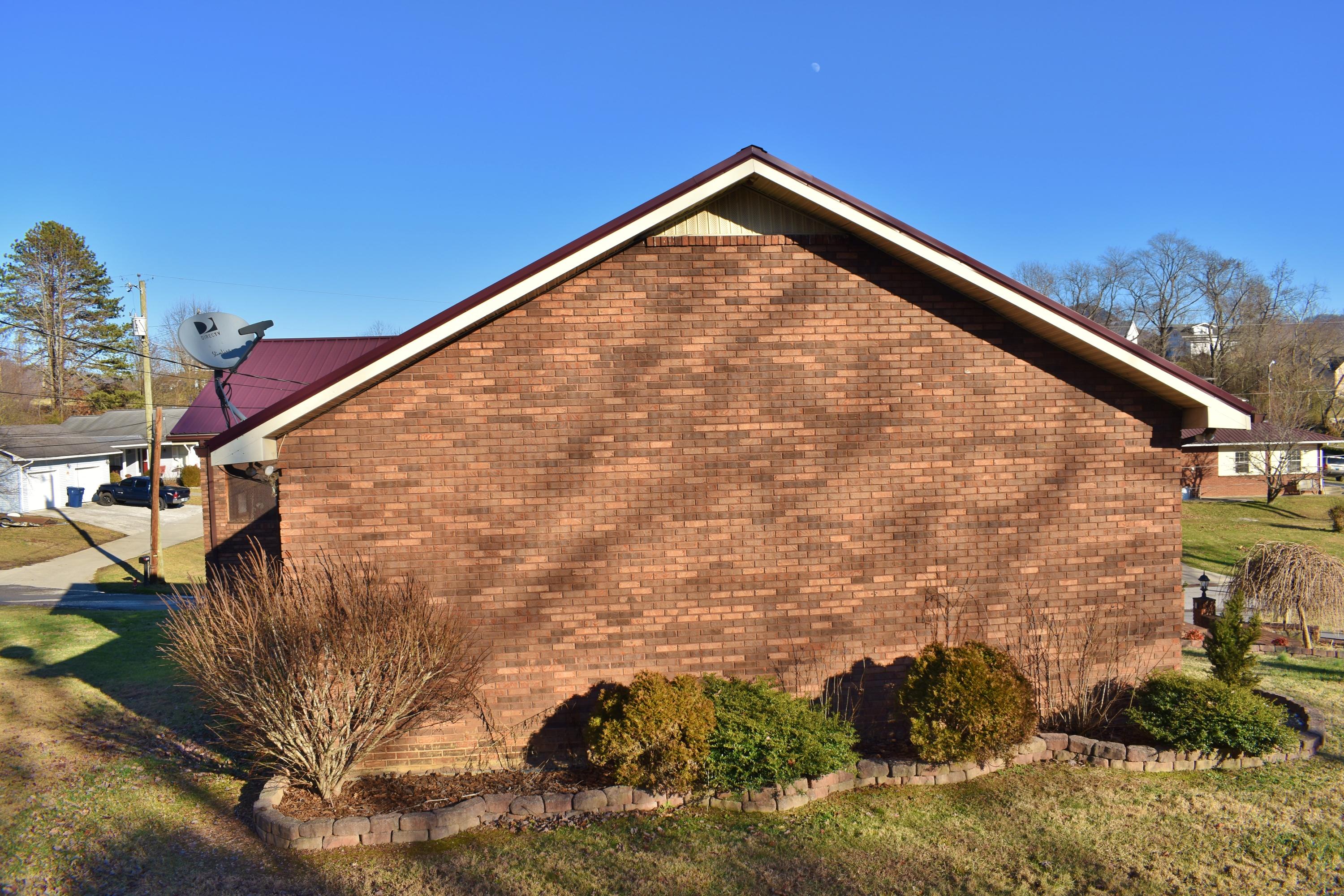 503 Wildwood Road Middlesboro, KY 40965 - Photo 5 of 33 DSC_0008