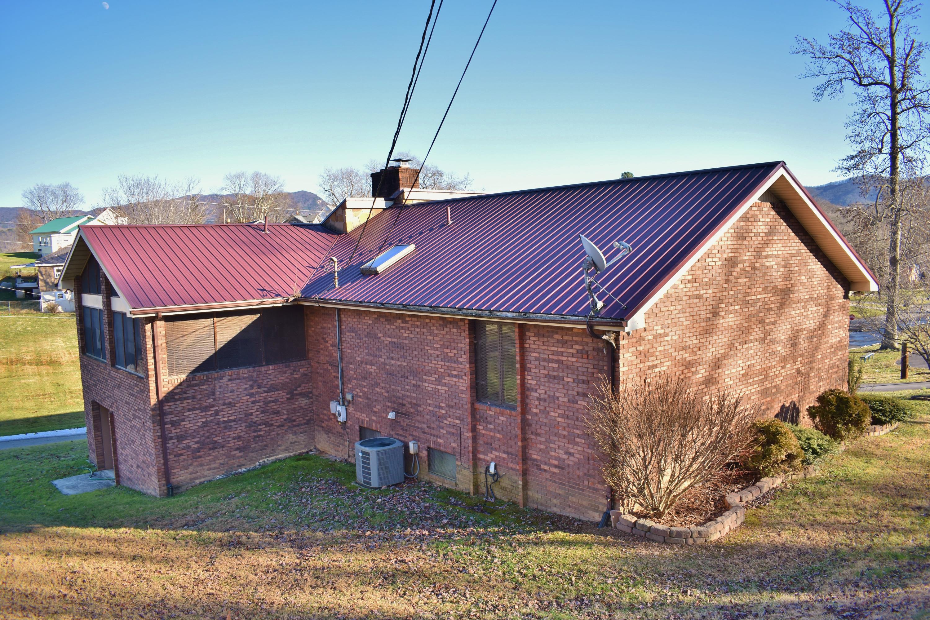 503 Wildwood Road Middlesboro, KY 40965 - Photo 6 of 33 DSC_0007